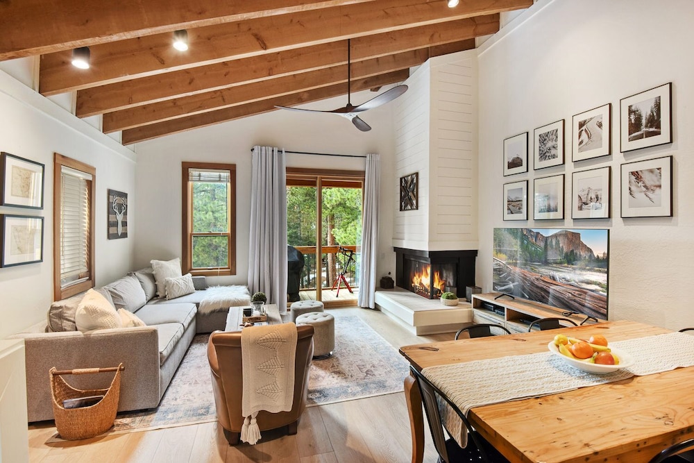 Townhome, Multiple Beds, Balcony, Mountain View (Gold Bend Bliss)