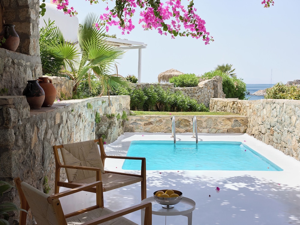 Luxury Island Bungalow with Private Pool - Photo 2