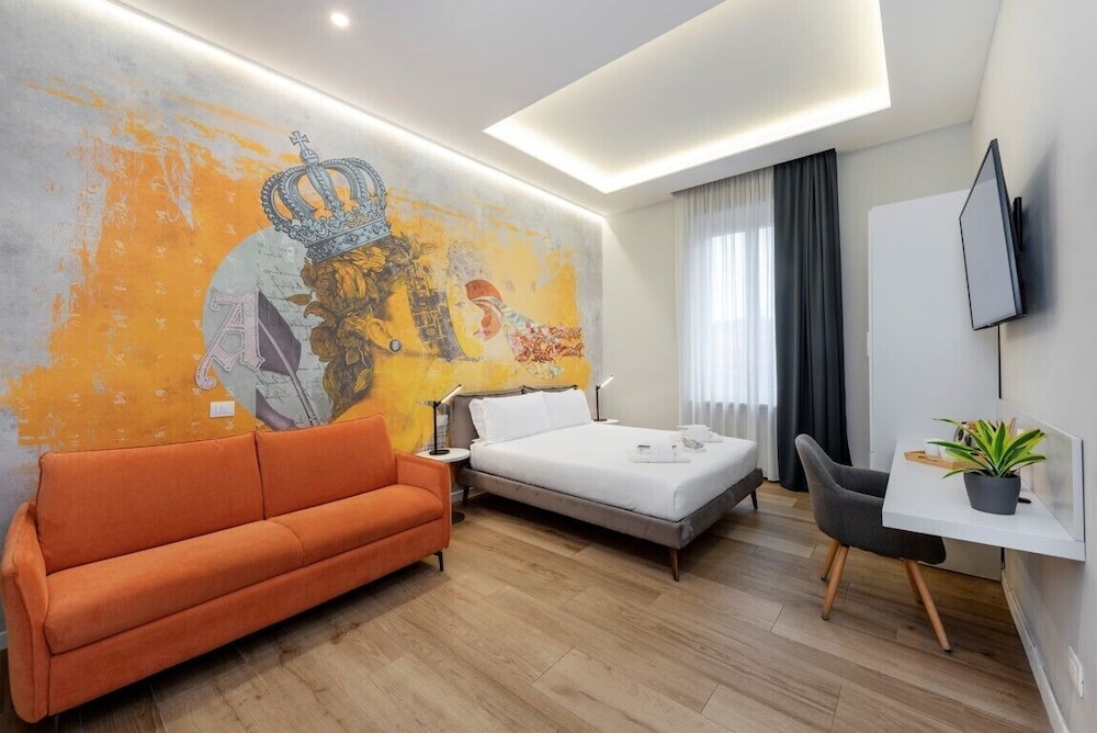 Room 102 Deluxe Queen Suite