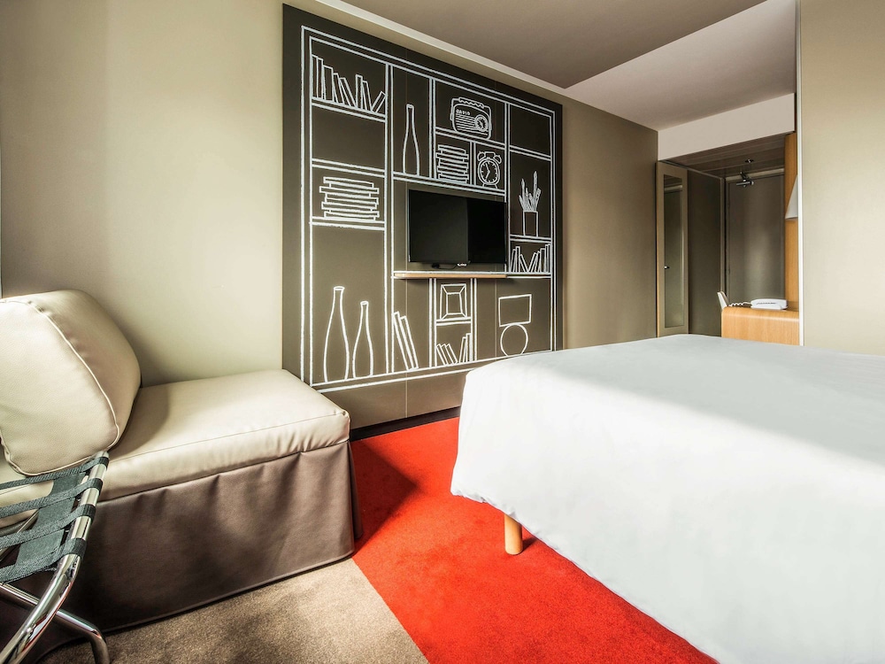 Standard Room, Multiple Beds - Photo 1