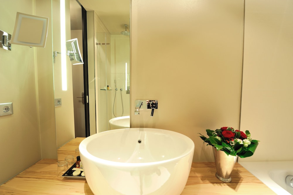 Deluxe Room - Photo 9