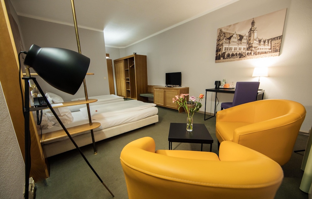 Classic Room, 1 King Bed - Photo 3