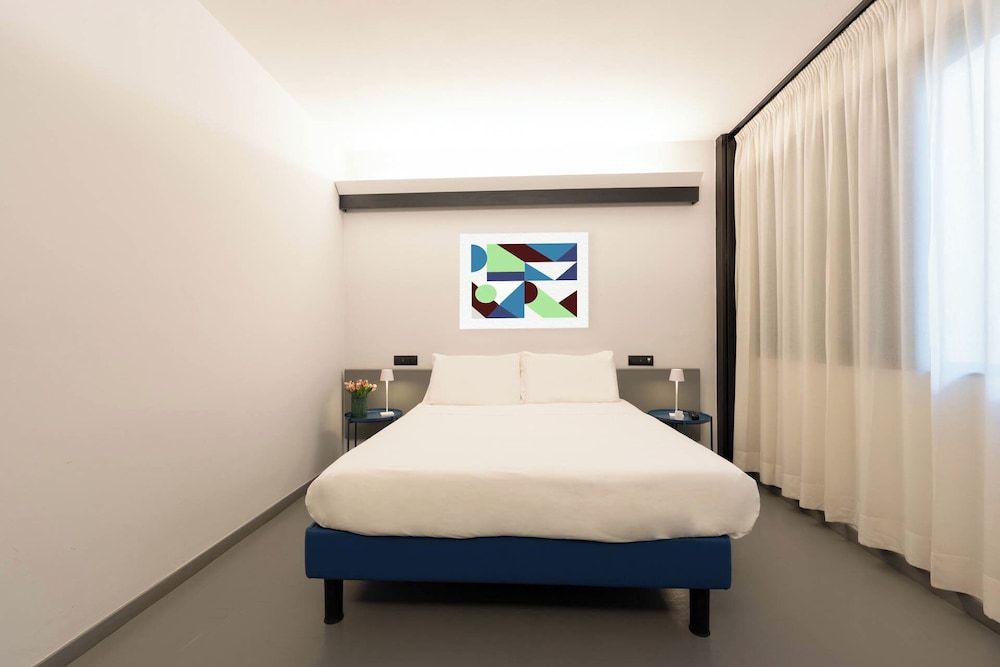 Business Double Room - Photo 2