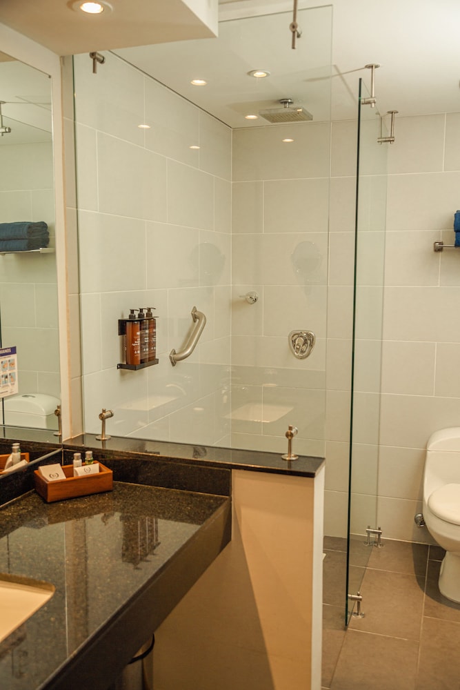 Suite, 1 Bedroom - Photo 10
