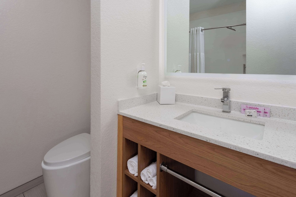 Suite, Multiple Beds, Kitchenette (2 TVs) - Photo 9