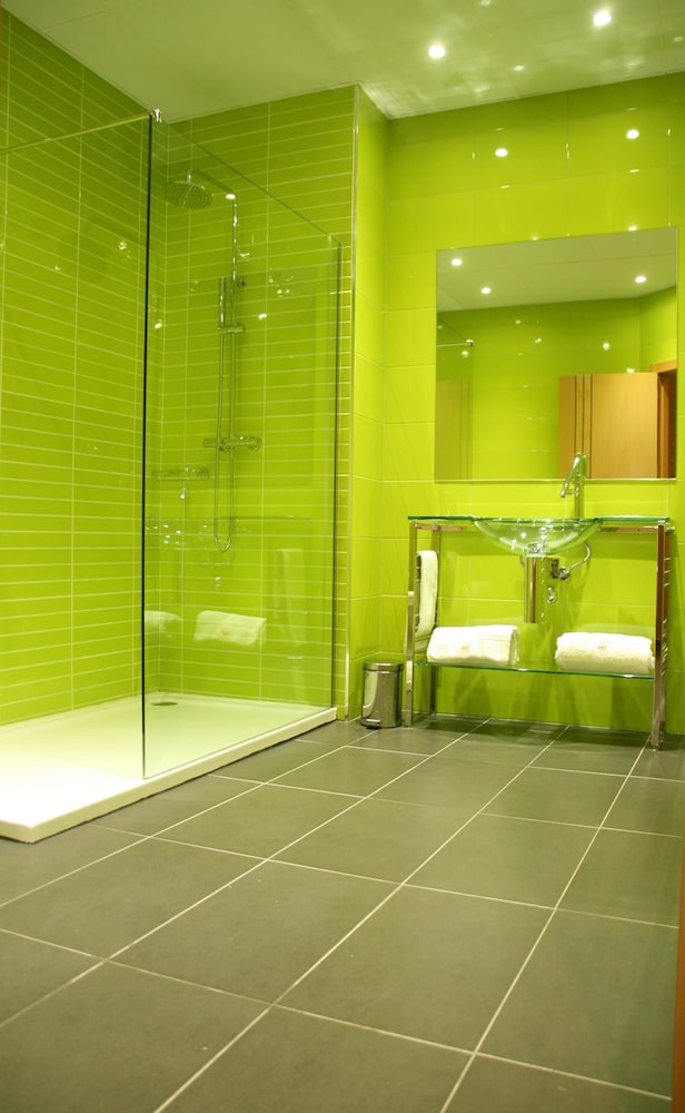 Deluxe Double Room - Photo 9
