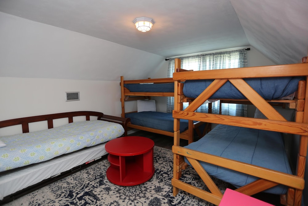 House, Multiple Beds (Latitude Adjustment) photo 1