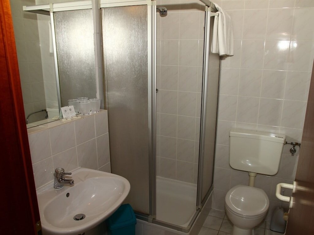Single Room, Private Bathroom photo 2