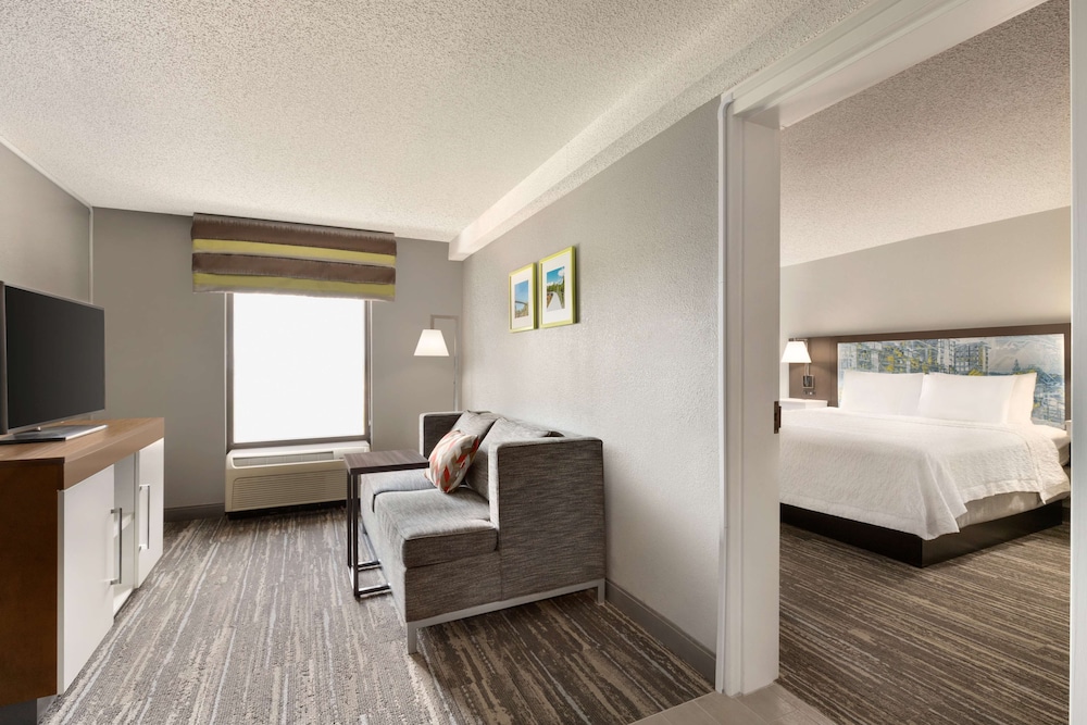 Suite, 1 King Bed, Non Smoking - Photo 3