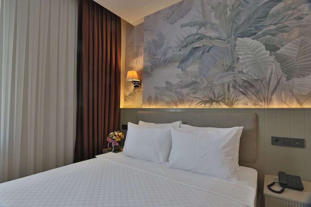 Superior Room, 1 Double Bed, Pool View