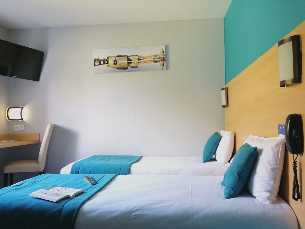 Twin Room - Photo 3