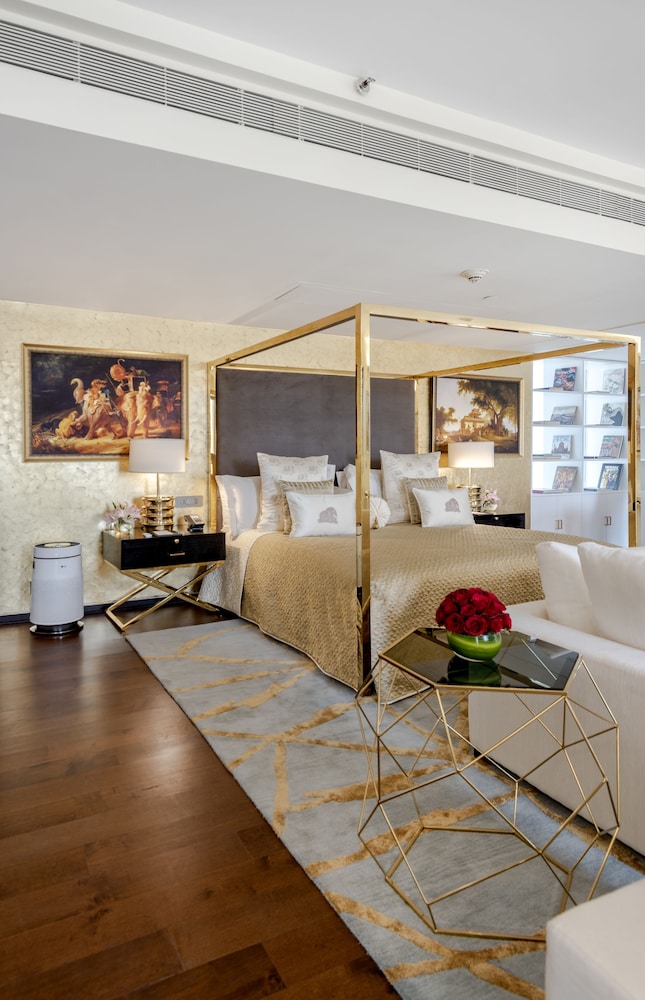 Sultan Suite (2\-Bedroom Presidential Suite) with Plunge Pool, Courtyard, Gymnasium, Spa, Sauna photo 2