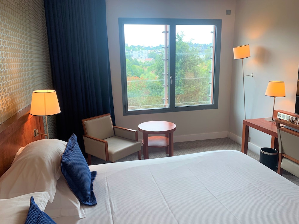 Premium Room, 1 Queen Bed with Sofa bed