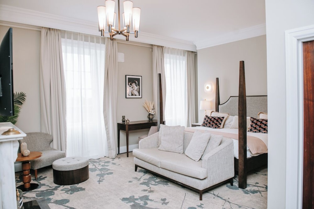 Deluxe Suite - Photo 1