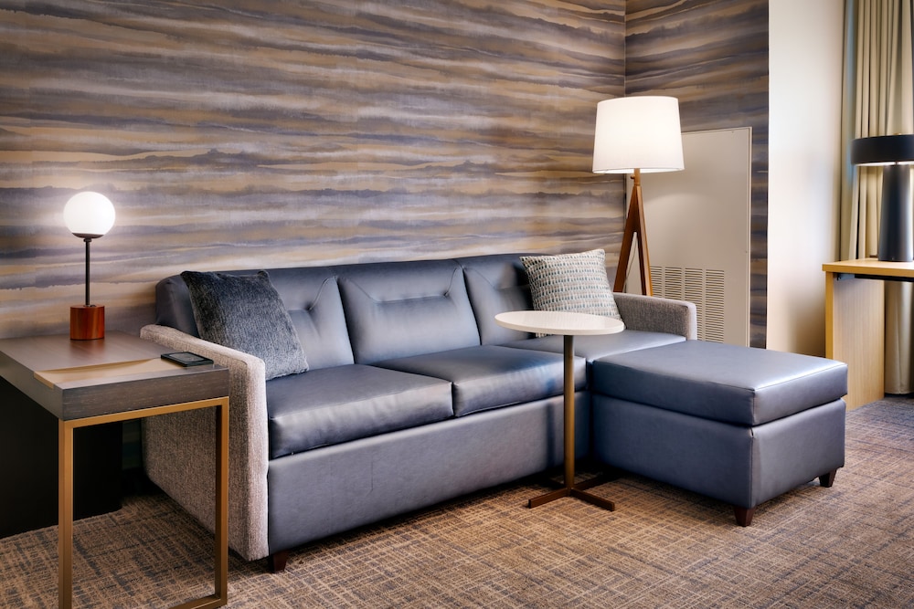 Suite, 1 Bedroom - Photo 3
