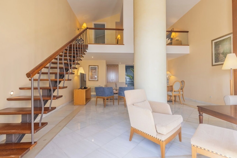 Suite, Sea View