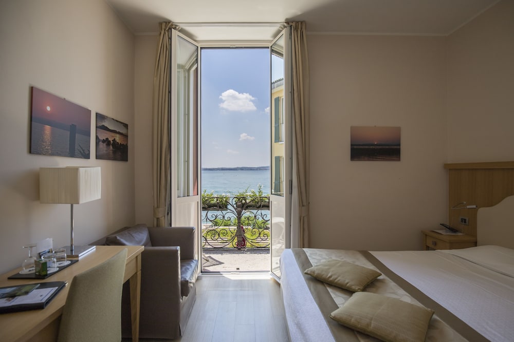 Deluxe Double Room, Balcony - Photo 1