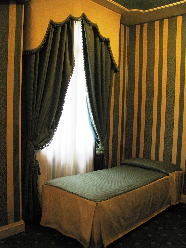 Superior Double or Twin Room photo 2