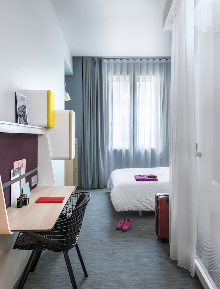 Classic Double Room (snacks & drinks self service in the Lounge Club) thumbnail 5