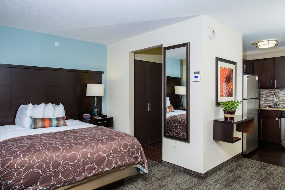 Suite, 1 Bedroom, Accessible, Kitchen (Mobility, Accessible Tub) - Photo 2
