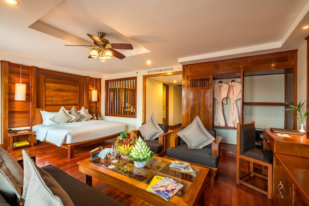 Club Suite - Free 2 Ways Airport Transfer