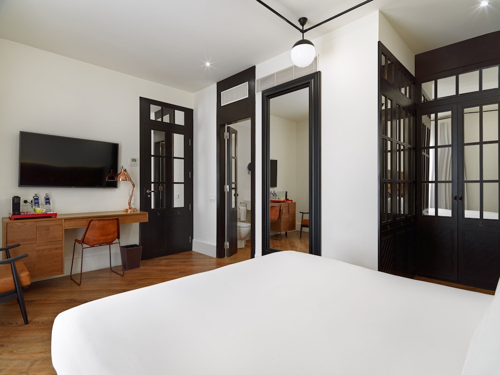 Double Room Single Use thumbnail 5