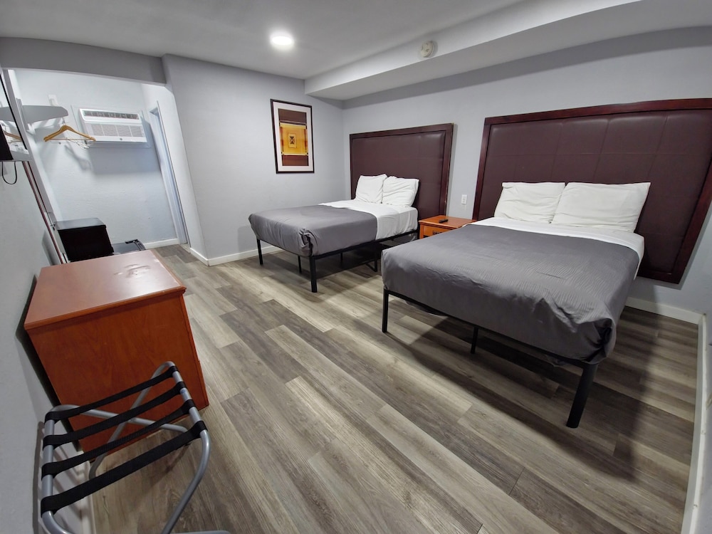 Standard Room, 2 Double Beds photo 1