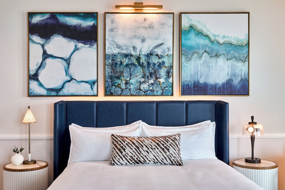 Luxury Suite, 1 King Bed (Hospitality)