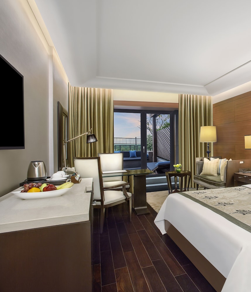 Club Room, Terrace (Royal) - Photo 2