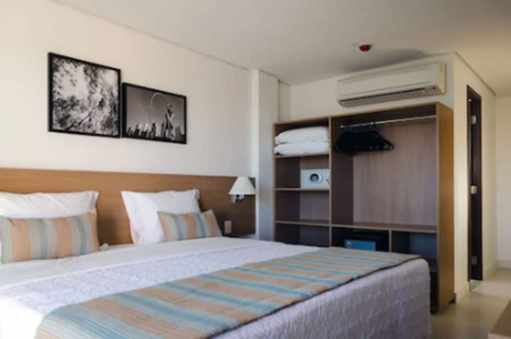 Superior Room, City View (Lateral) thumbnail 5