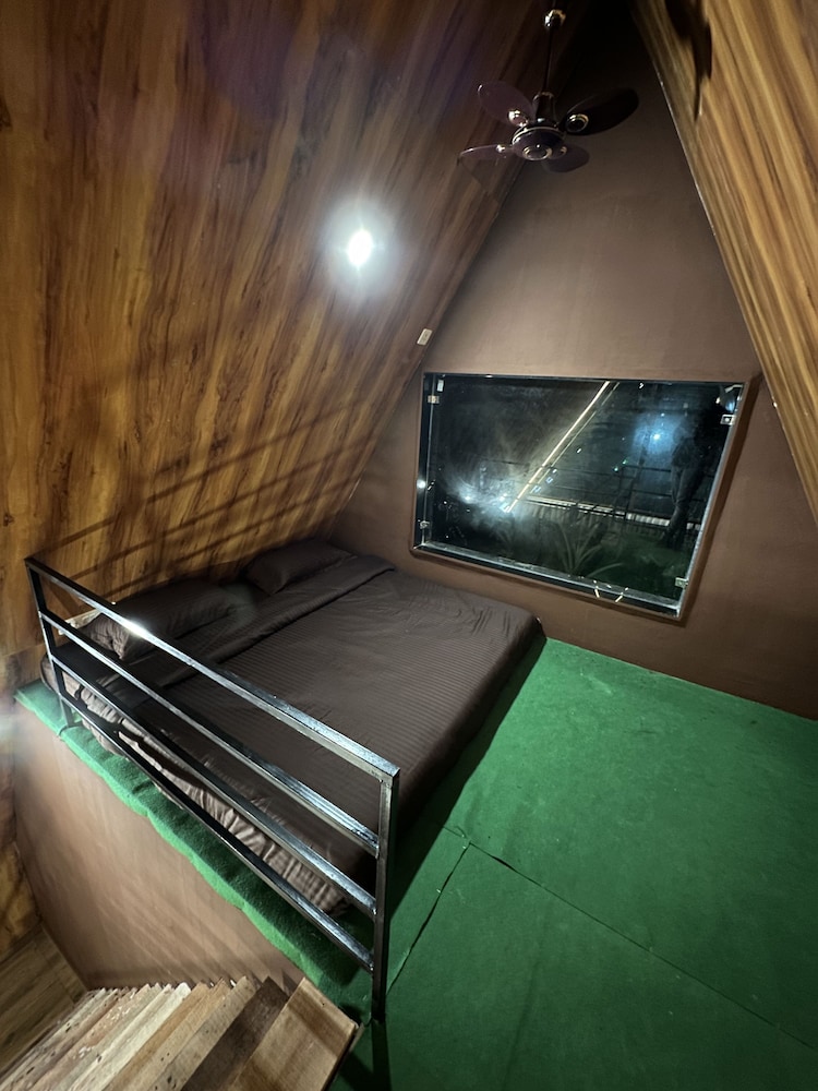 Signature Cabin photo 2