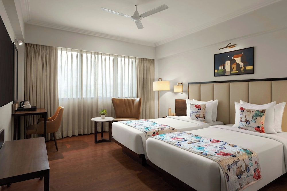 Premium Room, 1 King Bed, City View - Photo 1