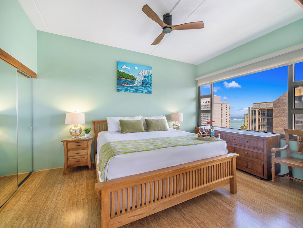 Premium Remodeled Condo with Ocean View and Parking: Premium Condo, 1 Bedroom, Air conditioning, Ocean View (0114) photo