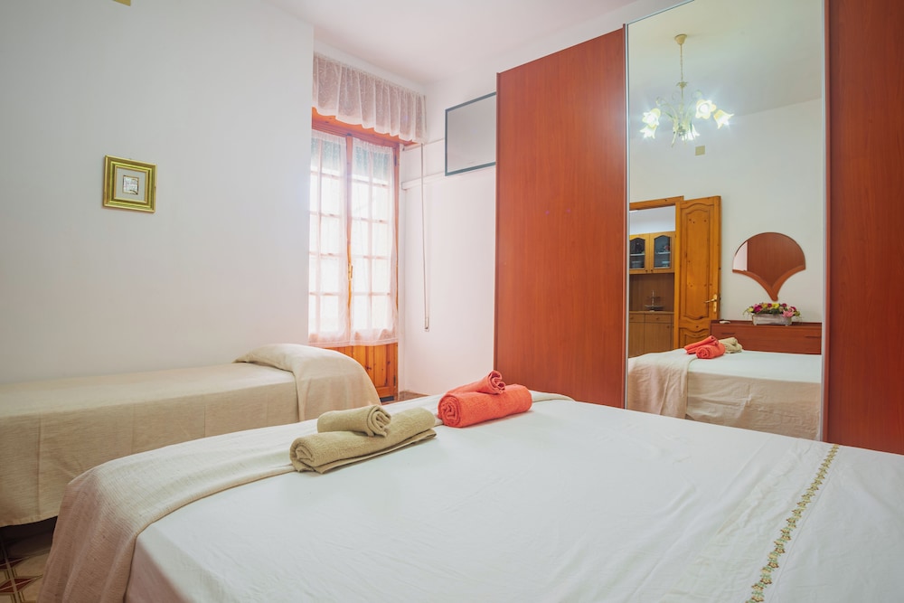 House, 2 Bedrooms, Smoking, Balcony photo 1
