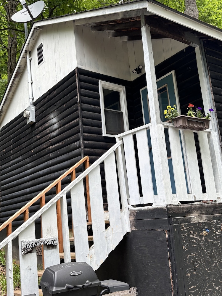 Classic Cabin, 2 Bedrooms, Lake View
