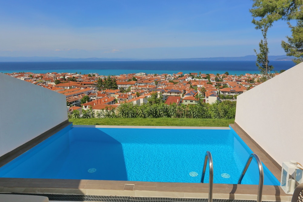 Deluxe Junior Suite (Panoramic Sea view with heated private pool) - Photo 4
