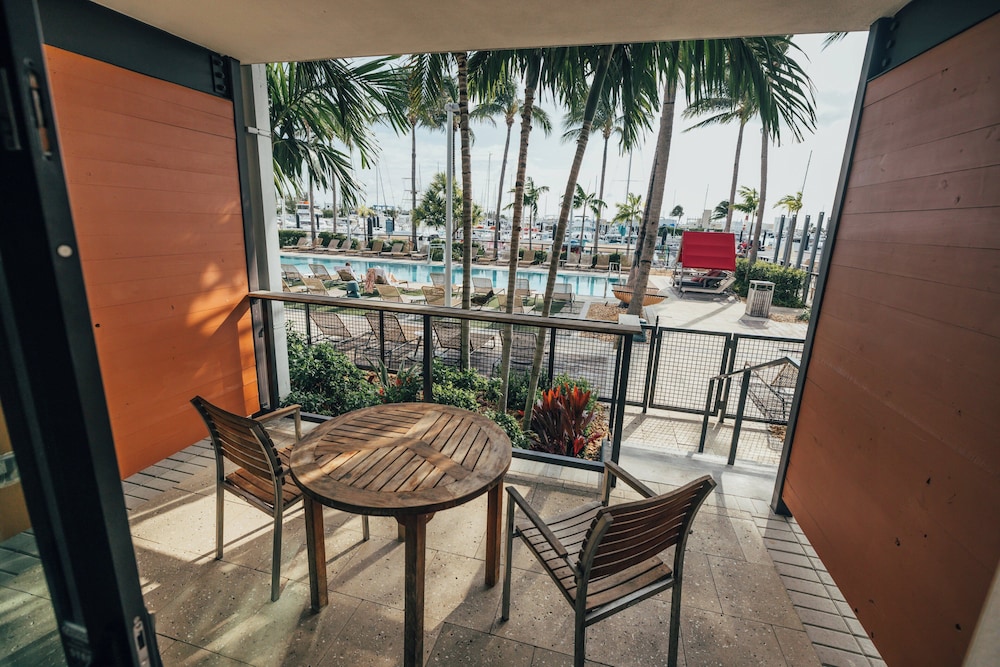 Studio, 2 Queen Beds, Accessible, Poolside (Lanai)