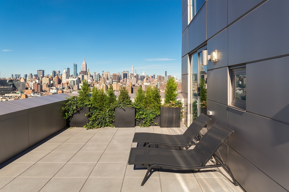 Suite, 1 Bedroom (Freedom Tower View) thumbnail 5