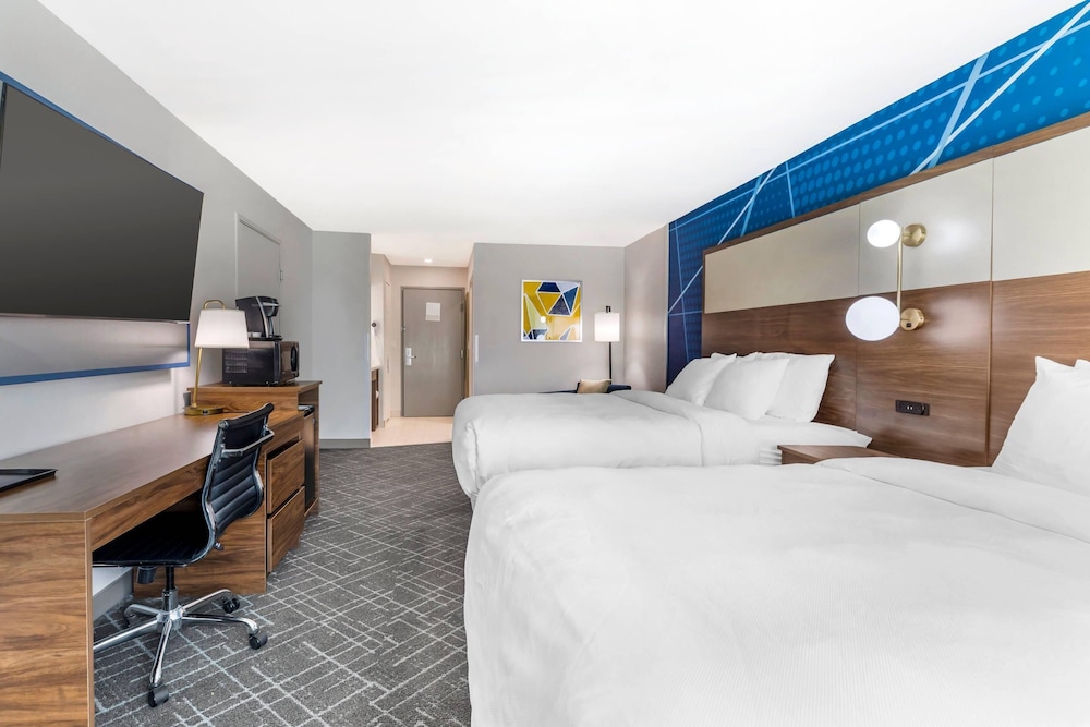 Standard Room, 2 Queen Beds, Non Smoking - Photo 2