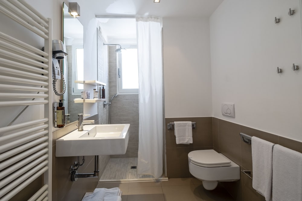 Suite, Balcony, Sea View - Photo 13