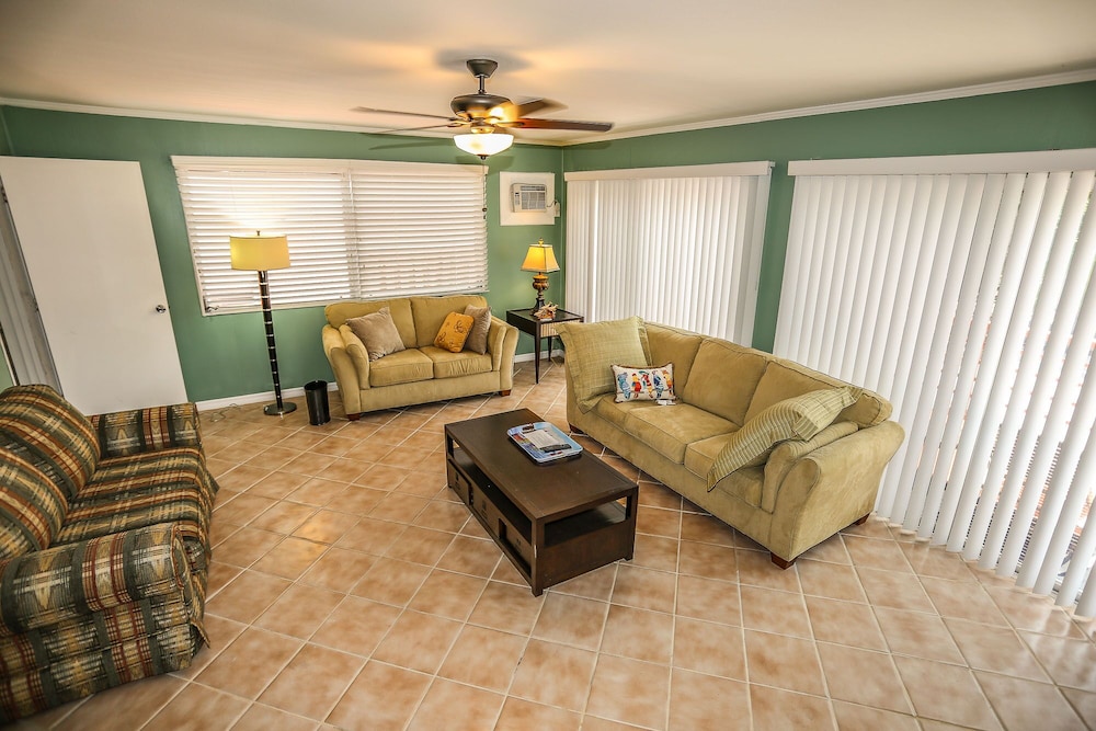 House, 2 Bedrooms photo 3
