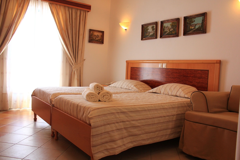 Standard Triple Room - Photo 1