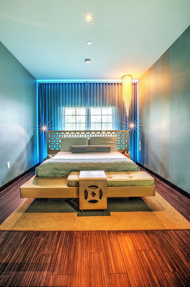 Room, 1 King Bed (Bronze) - Photo 3