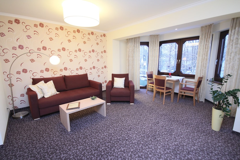 Triple Room, 1 Double Bed With Sofabed, Non Smoking, Park View For 2 Persons photo 3