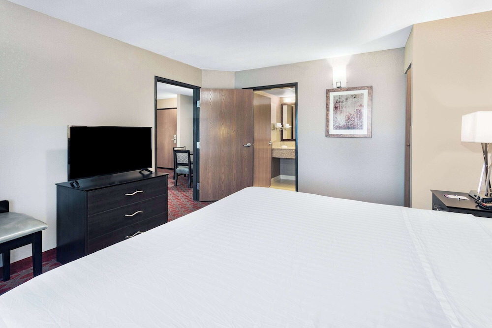 Deluxe Suite, 1 Bedroom, Non Smoking - Photo 3