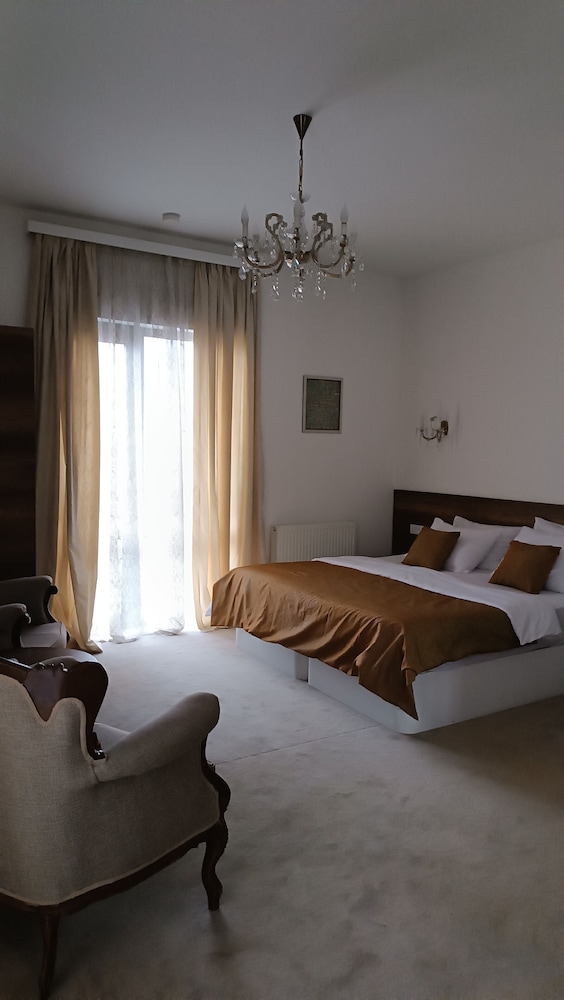 Elite Suite, 1 Queen Bed, Balcony, City View photo 1