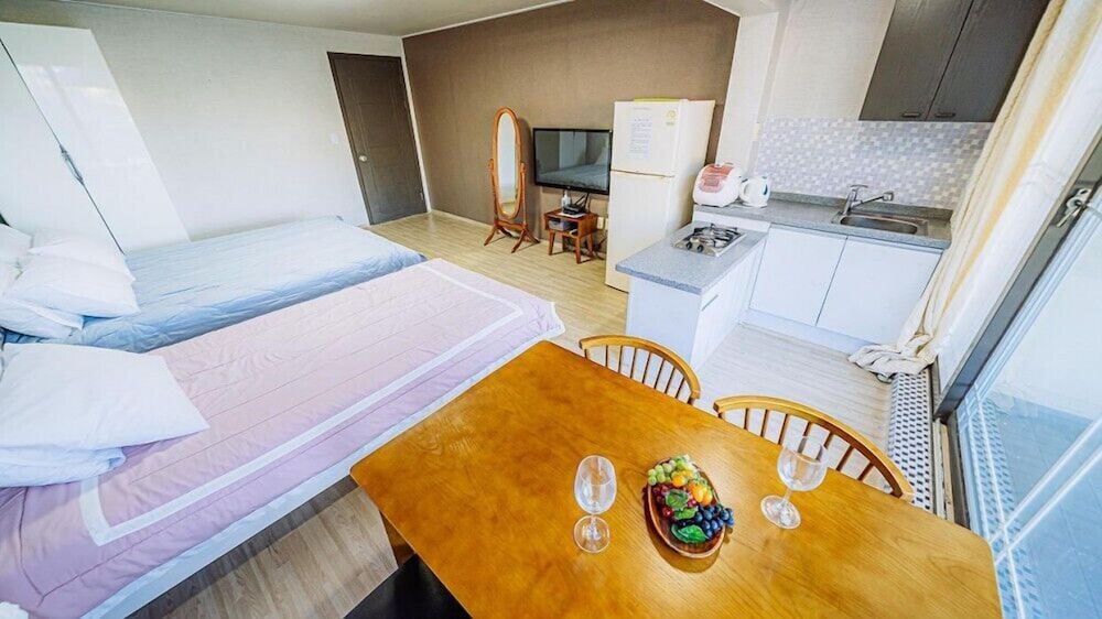 Room (105) photo 2
