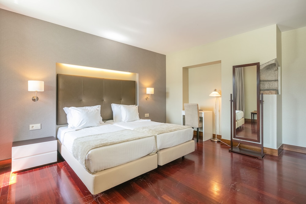 Premium Twin Room - Photo 5