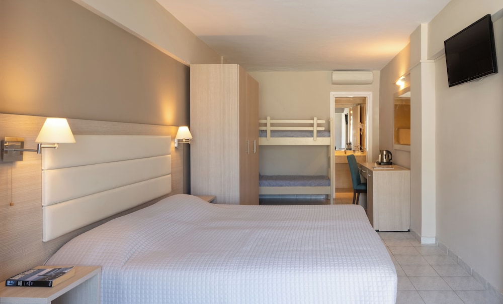 Quadruple Room, Garden View - Photo 1