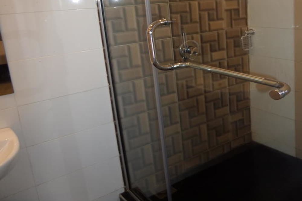 Standard Room, Non Smoking - Photo 4